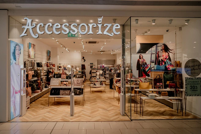 Accessorize Frameless glass shopfronts